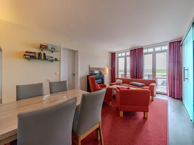Wohn-Esszimmer mit Couch