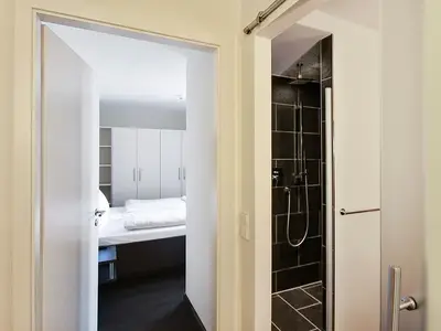 Flur mit Blick zum Schlafzimmer