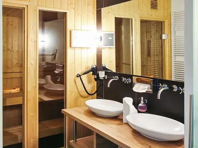 Badezimmer mit Dusche