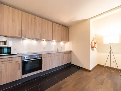 Küchenzeile mit Backofen
