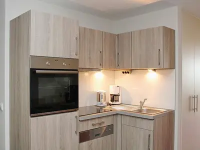Küchenzeile mit Backofen