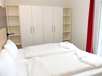 Schlafzimmer mit Doppelbett