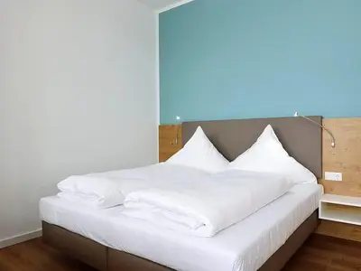 Schlafbereich mit Doppelbett