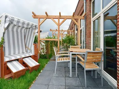 Terrasse mit Gartenmöbel