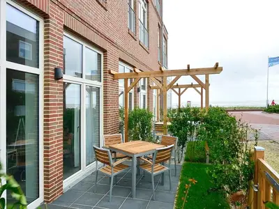 Terrasse mit Gartenmöbel