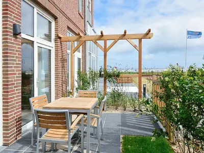 Terrasse mit Gartenmöbel