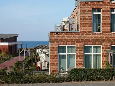 Terrasse mit Strandkorb