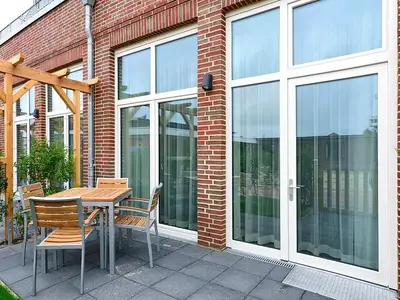 Terrasse mit Gartenmöbel