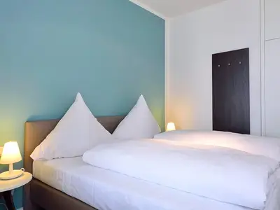 Schlafzimmer mit Doppelbett