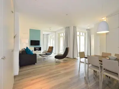 Wohn/ Essbereich mit Esstisch