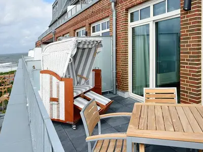 Balkon mit Strandkorb
