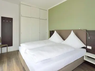 Schlafzimmer mit Doppelbett