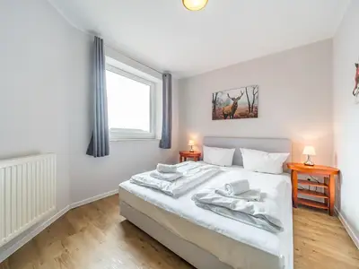 Schlafzimmer mit Doppelbett