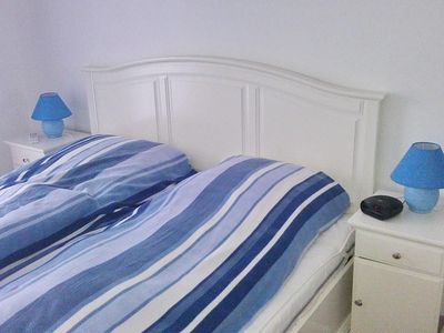 Schlafzimmer mit Doppelbett