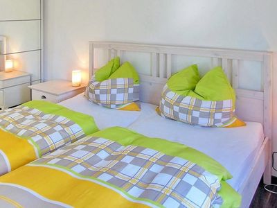 Schlafzimmer mit Doppelbett