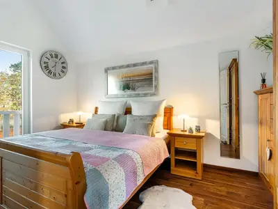 Schlafzimmer mit Doppelbett