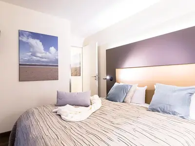 Schlafzimmer mit Doppelbett