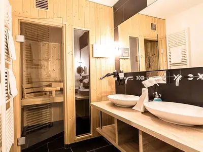 Badezimmer mit Dusche