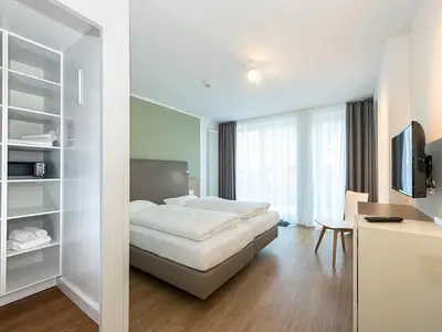 Flur mit Blick zum Schlafzimmer