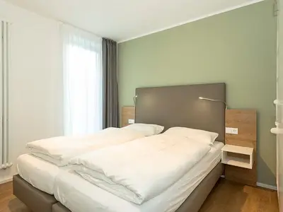 Schlafzimmer mit Doppelbett