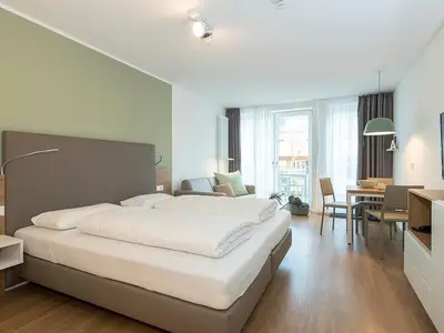 Schlafzimmer mit Doppelbett