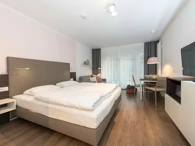 Schlafzimmer mit Doppelbett