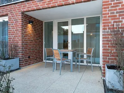 Überdachte Terrasse mit Sitzgelegenheit