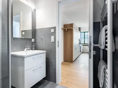 Badezimmer mit Waschtisch