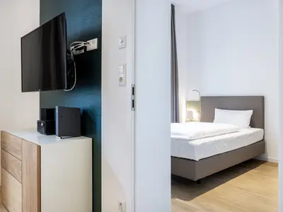 Wohnbereich mit Zugang zum Schlafzimmer