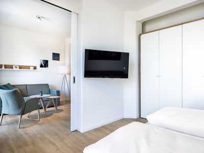 Schlafzimmer mit Doppelbett und Flatscreen TV - gbmv0-01 - Großenbrode