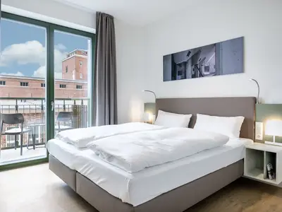 Schlafzimmer mit Doppelbett
