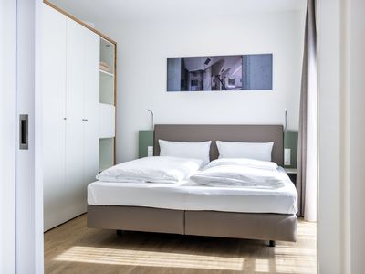 Schlafzimmer mit Doppelbett