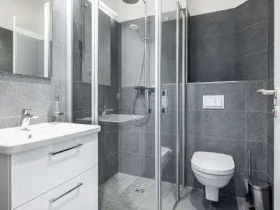 Badezimmer mit Dusche