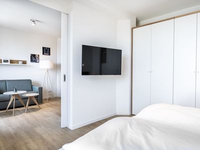 Schlafzimmer mit Doppelbett und Flatscreen TV - gbmv0-01 - Großenbrode