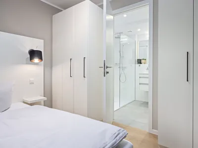 Schlafzimmer mit Doppelbett