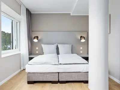 Schlafzimmer mit Doppelbett