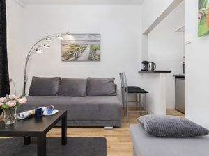 23510546-Ferienwohnung-2--300x225-5