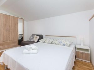 23564870-Ferienwohnung-5--300x225-4