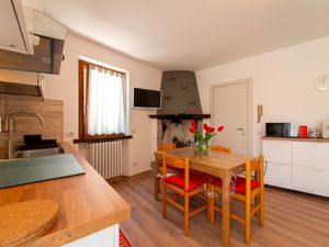 23699470-Ferienwohnung-2--300x225-5