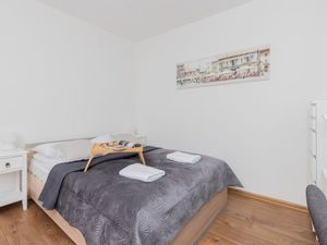 23703836-Ferienwohnung-6--300x225-1