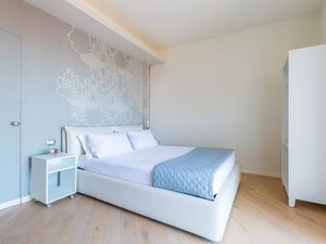 23703827-Ferienwohnung-6--300x225-2