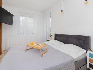 23923102-Ferienwohnung-4--300x225-1