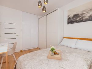 23989873-Ferienwohnung-4--300x225-1