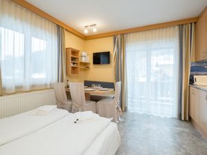 23925568-Ferienwohnung-6--300x225-2