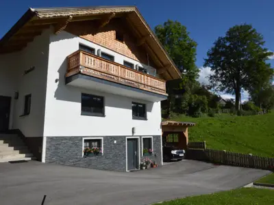 Außenseite Ferienhaus [Sommer]