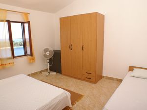 23927791-Ferienwohnung-4--300x225-5