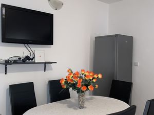 23930242-Ferienwohnung-5--300x225-3