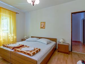 23932023-Ferienwohnung-3--300x225-0