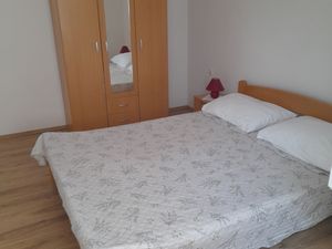 23946896-Ferienwohnung-4--300x225-1