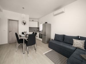 23947521-Ferienwohnung-5--300x225-0